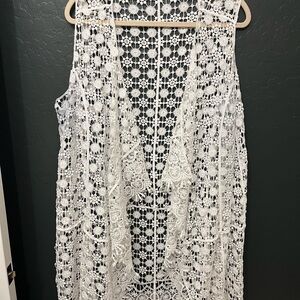 Elegant White Lace Women’s Top